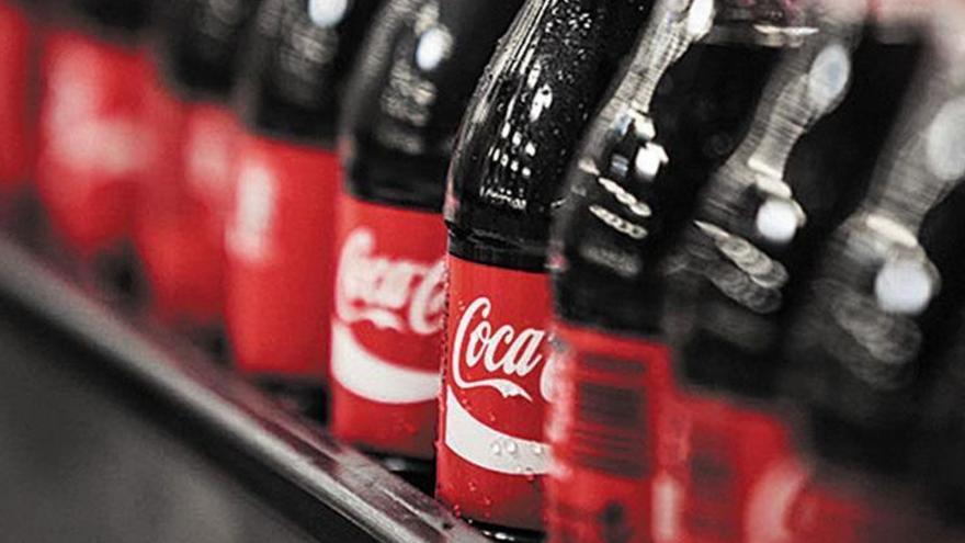 Sablazo en un aeropuerto de Canarias: cuatro euros por una Coca-Cola