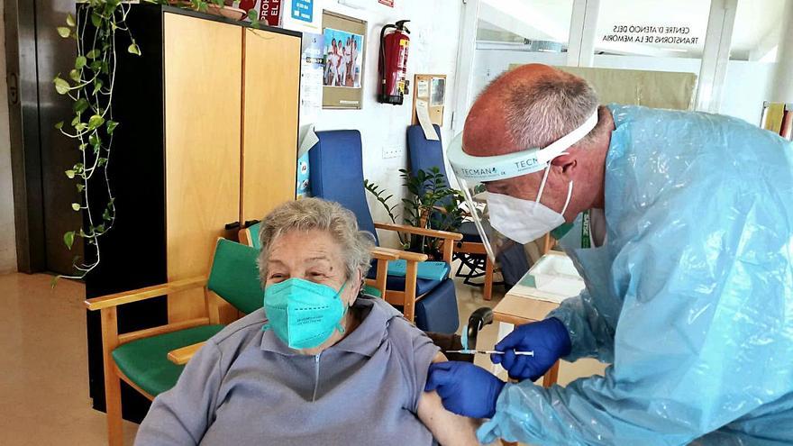 Comienza la vacunación a mayores de 80 años en Ibiza