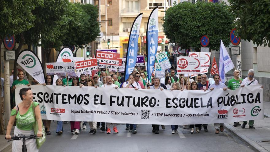 La educación pública de la Región lanza otro grito de guerra en las calles &quot;contra los recortes&quot;