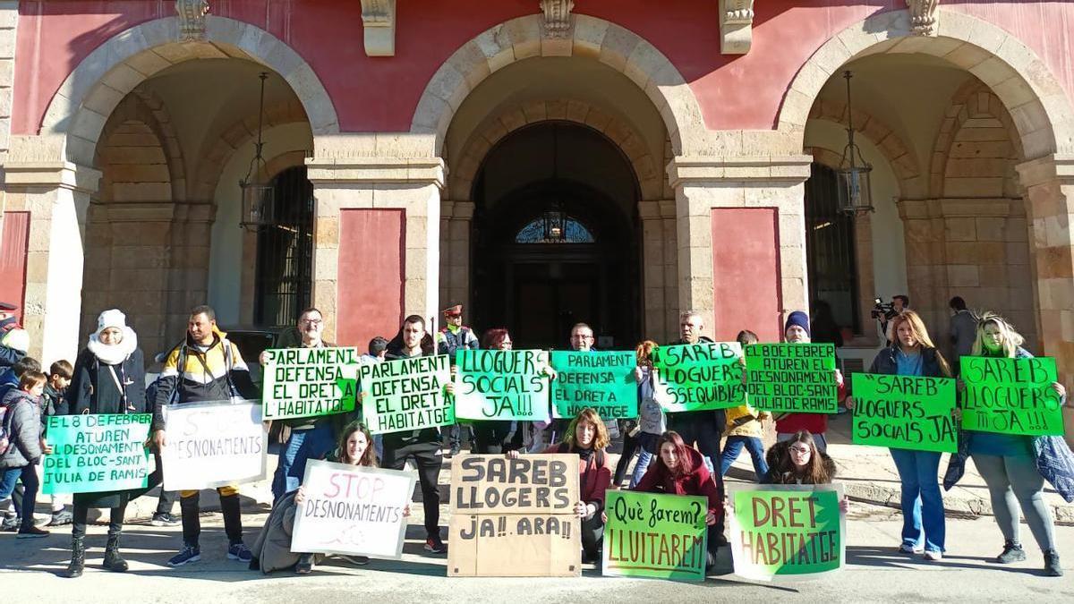 La PAH, ahir el Parlament.