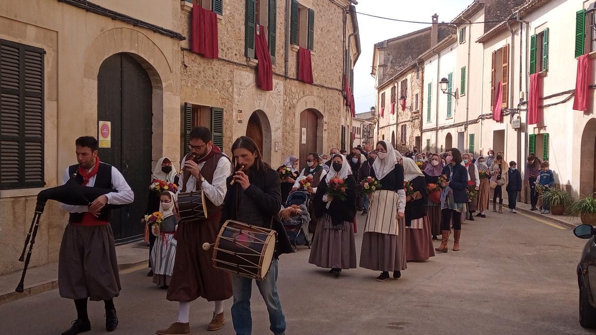 Sencelles se rinde a venerar  a la Beata Francinaina