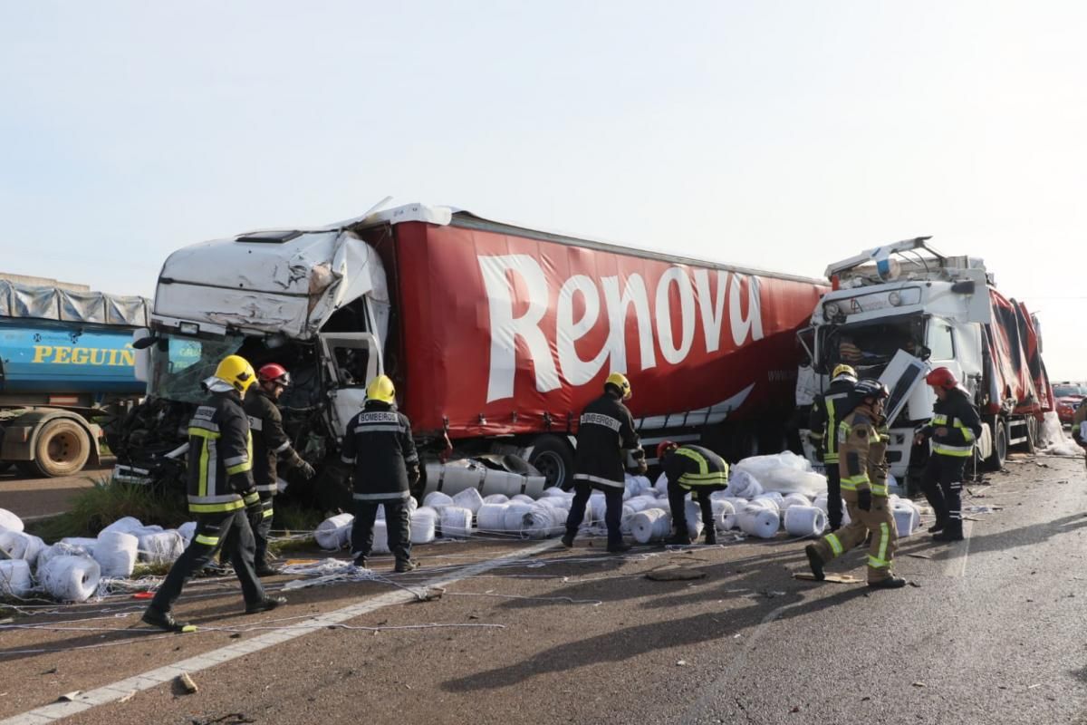 Las imágenes del accidente de tráfico entre Badajoz y Elvas