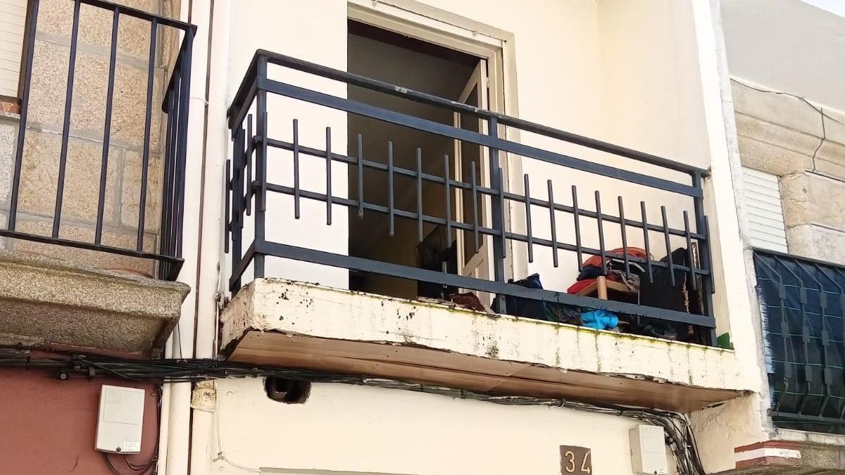 Vista de la casa donde se originó el incendio