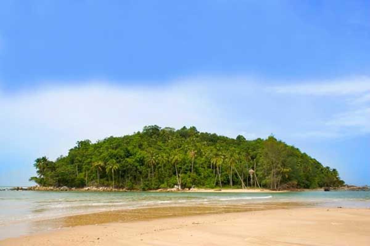 La playa de Bang Thao se encuentra en la costa oeste de la isla de Phuket.
