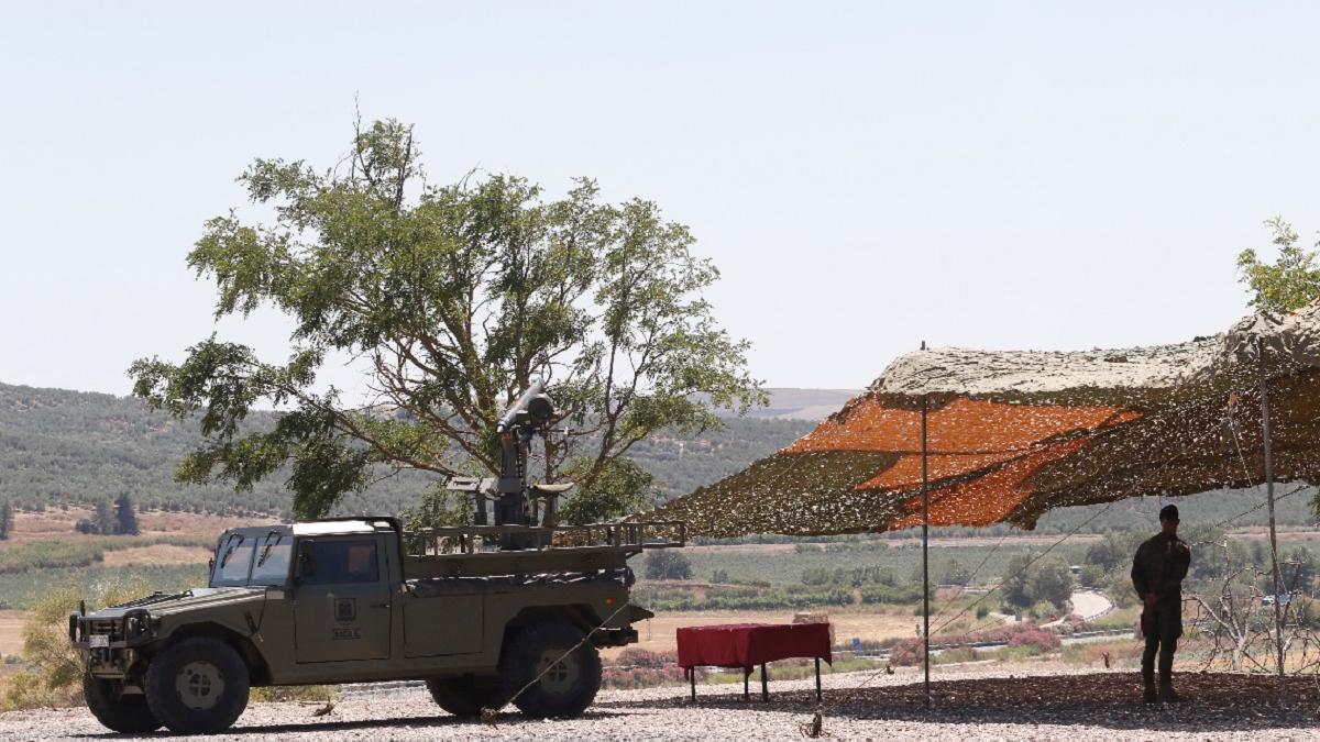 Militares en los terrenos de La Rinconada, donde se levantará la futura base logística del Ejército.