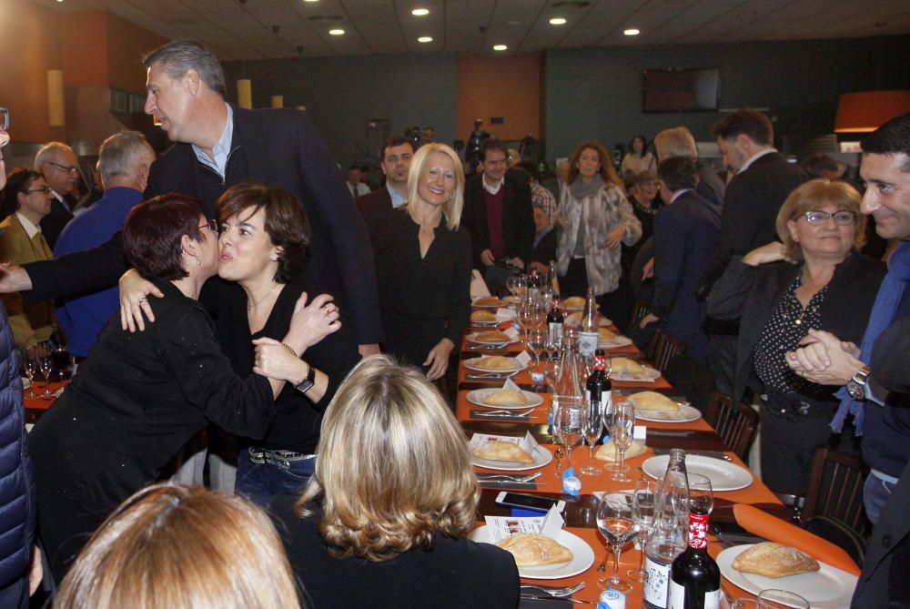 Albiol, Sáenz de Santamaría, Millo i Maria Àngels Olmedo, en un dinar-míting a Girona