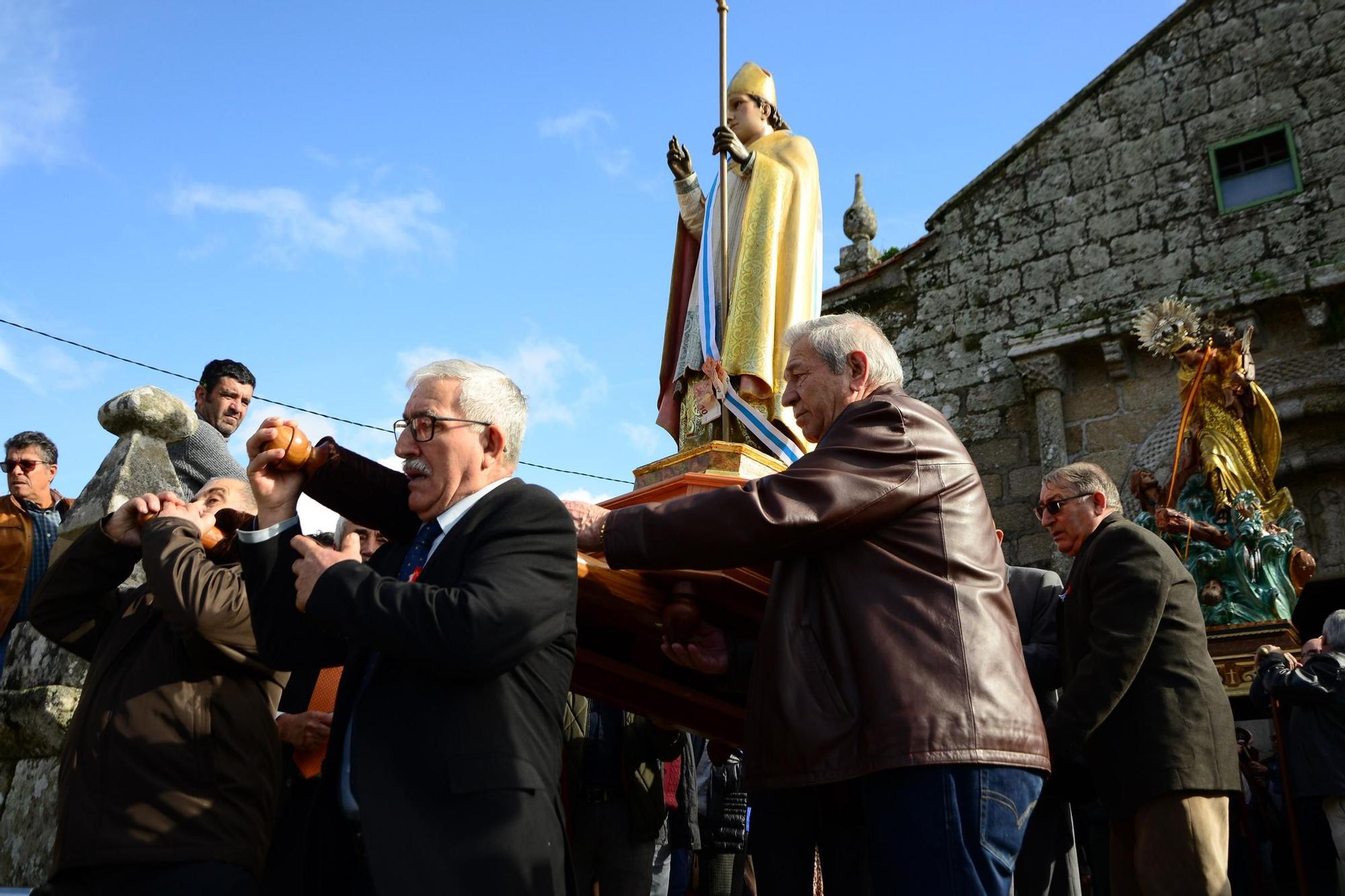 Las procesiones por el San Martiño de Moaña y Bueu aprovechan la tregua de la lluvia