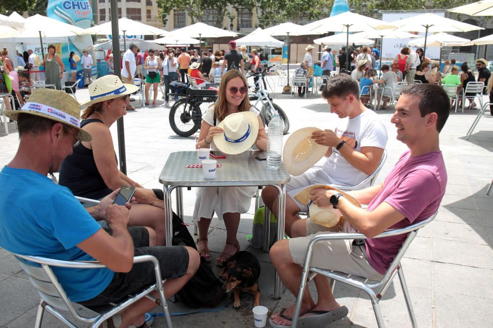 Dia de l'Orxata i la Xufa en la plaza del Ayuntamiento de València