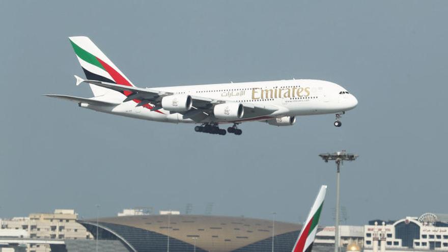 El vol l&#039;opera la companyia Emirates.