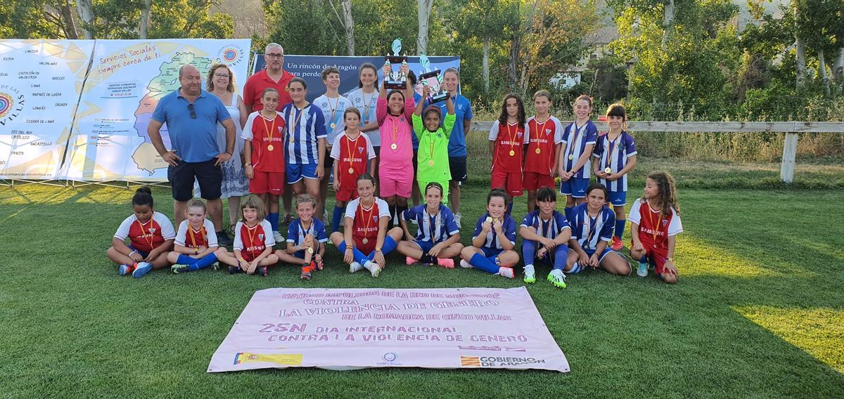 Uno de los partidos disputados el año pasado dentro del Torneo de Fútbol Comarca Cinco Villas en Castiliscar.