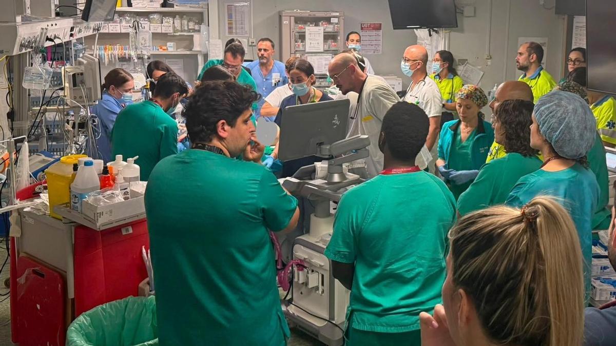 El nuevo protocolo del hospital de La Arrixaca implica a diferentes equipos de varias especialidades médicas para atender al paciente politraumatizado grave.
