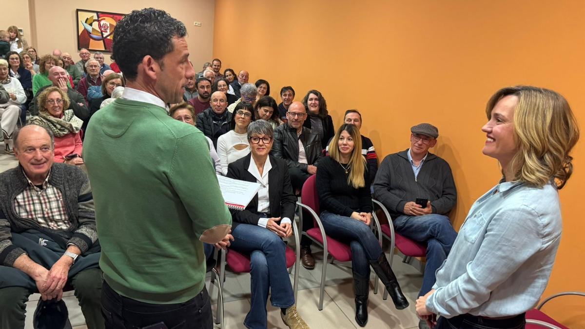 Pilar Alegría, este sábado junto a Luis Morillo, secretario general del PSOE Binéfar.