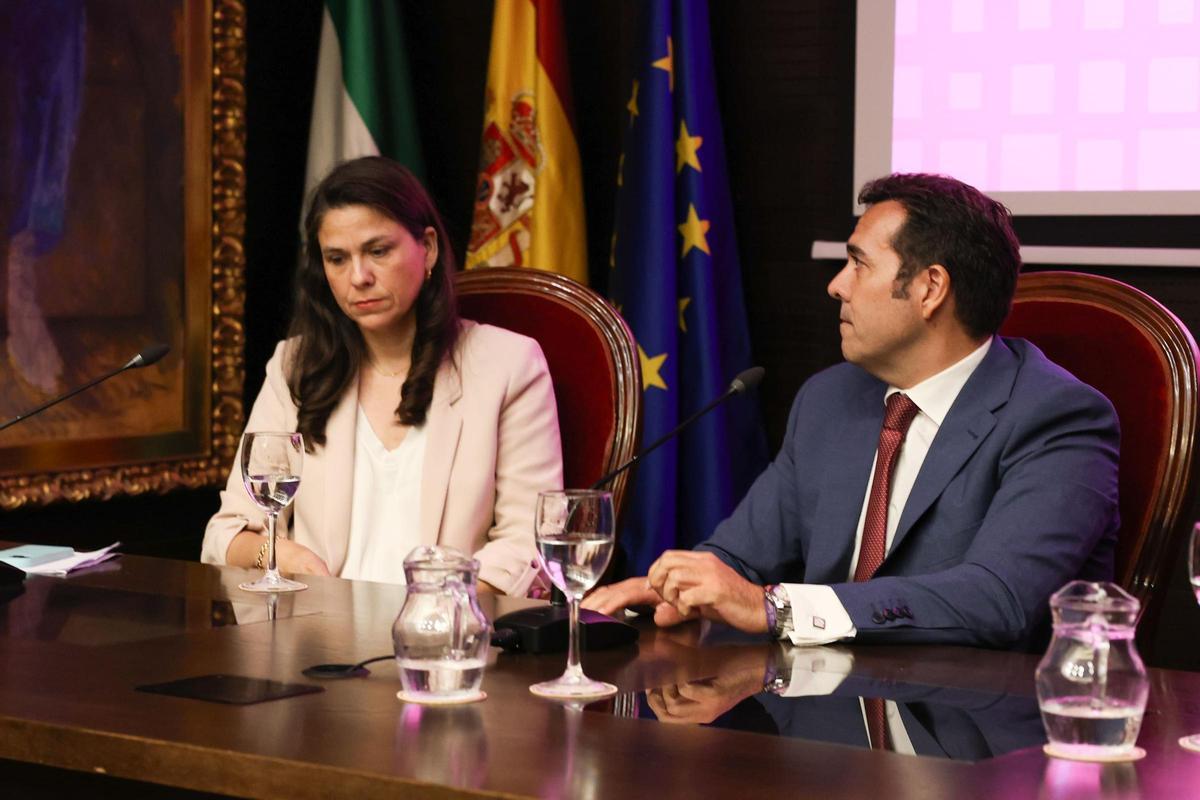 Cristina González, directora de Sostenibilidad de Persán, y Alejandro García, director de risgos de COX.