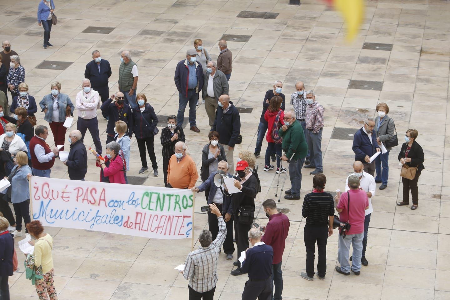 Protesta de los centros de mayores frente al Ayuntamiento