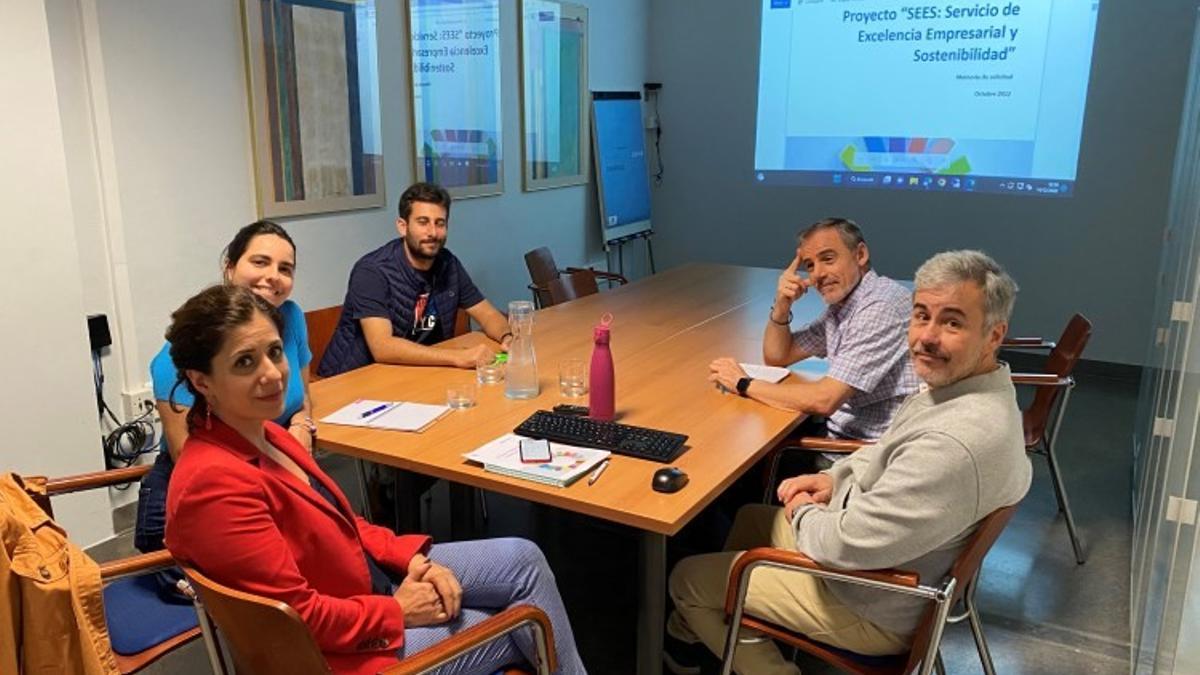 Reunión del equipo técnico del proyecto “SEES: Servicio de Excelencia Empresarial y Sostenibilidad”.