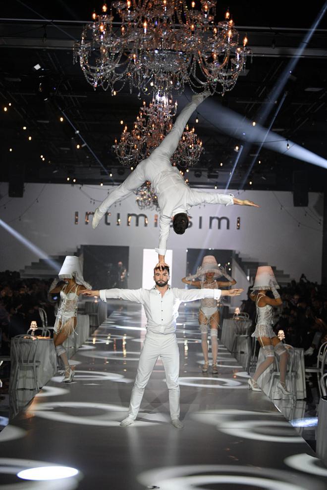 Así fue 'White Cabaret', el desfile de Intimissimi con la colección de otoño-invierno 2019-2020