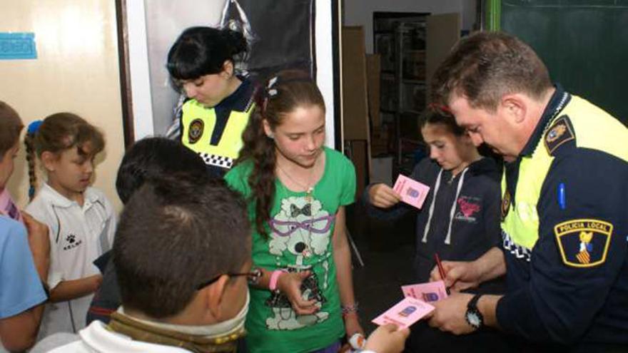 La Jefatura Local inicia en las aulas su primera campaña de seguridad vial