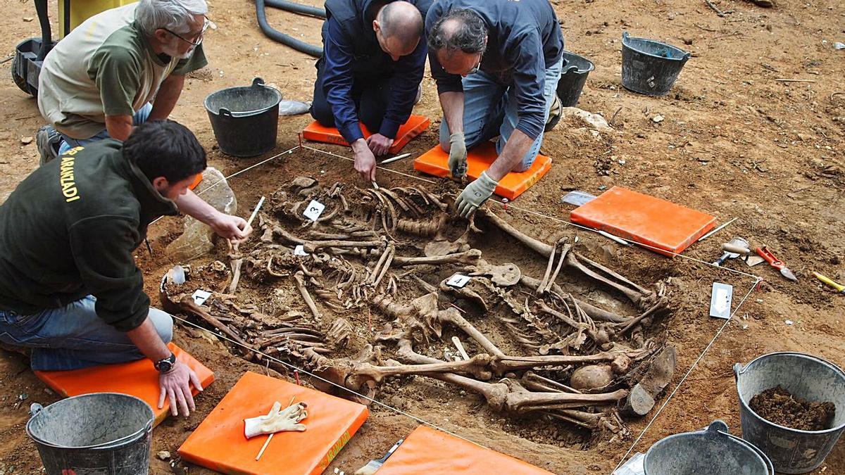 Exhumación realizada en 2015 en Navarra.   | // L. O.