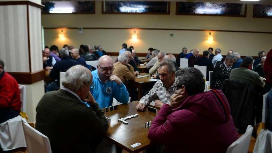 Una de las rondas del Open de Dominó Ría de Vigo, en el Don Hotel. // Gonzalo Núñez