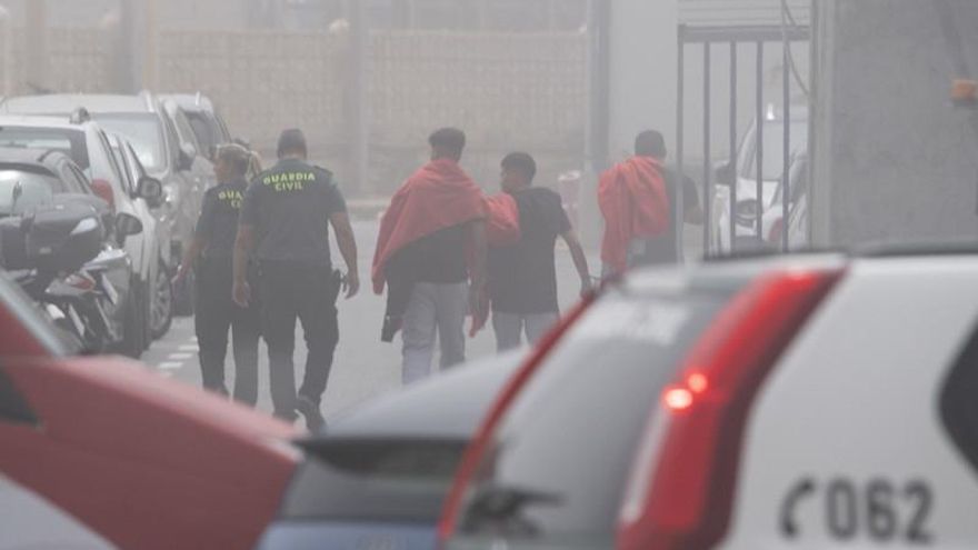 La Guardía Civil se lleva a los migrantes que han cruzado a Ceuta
