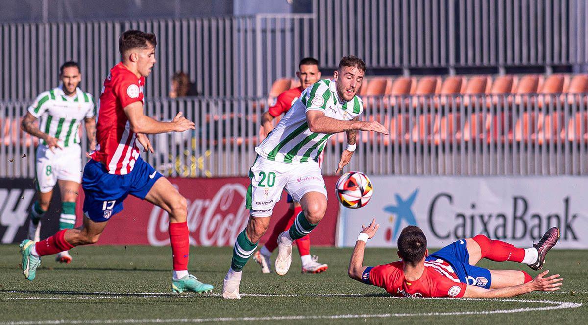 Antonio Casas, durante un lance de la goleada al Atleti B en Cerro del Espino del pasado curso.