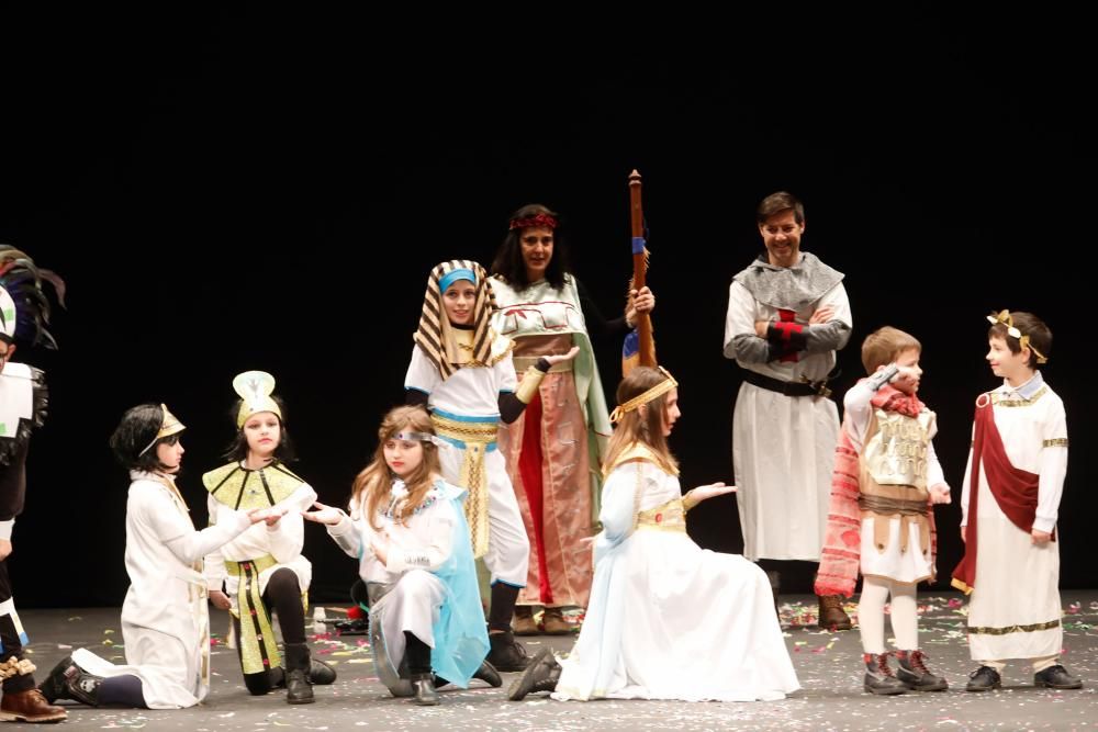 Desfile infantil de disfraces en el Jovellanos