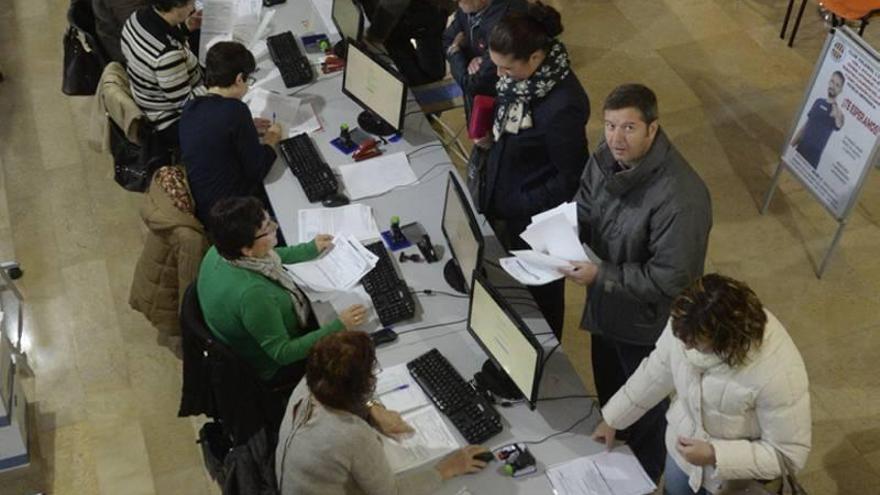 Sin incidentes ni largas esperas en  el arranque del plan ‘Xarxa Llibres’