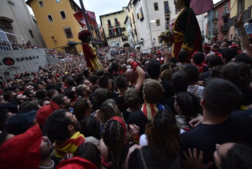 Berga inicia el passacarrers del vespre de Patum enmig d'una gran cridòria