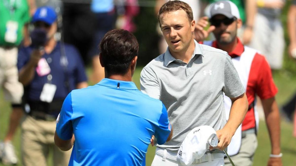 Spieth felicita a Tanihara tras caer ante el japonés