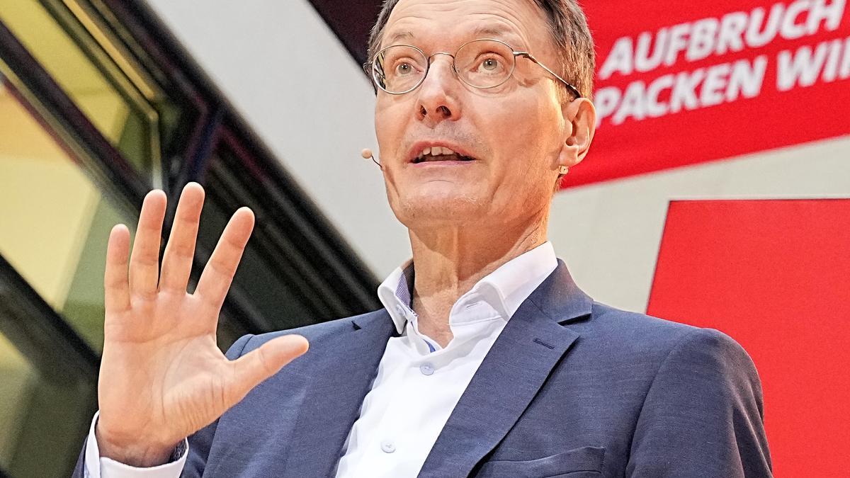 Karl Lauterbach am Montag (6.12.) bei der Vorstellung der SPD-Minister im Willy-Brandt-Haus in Berlin