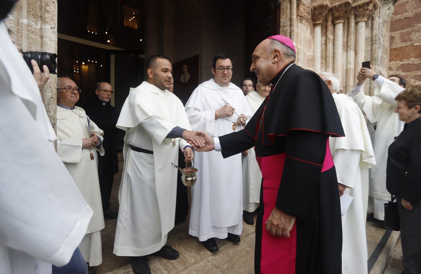 El arzobispo de València, Enrique Benavent visita el monasterio del Puig