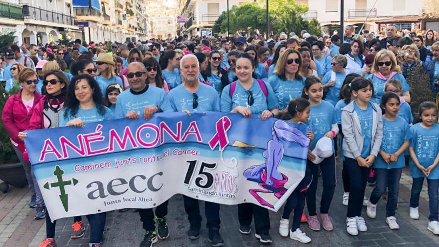 Marcha contra el cáncer de mama realizada este domingo en Altea.