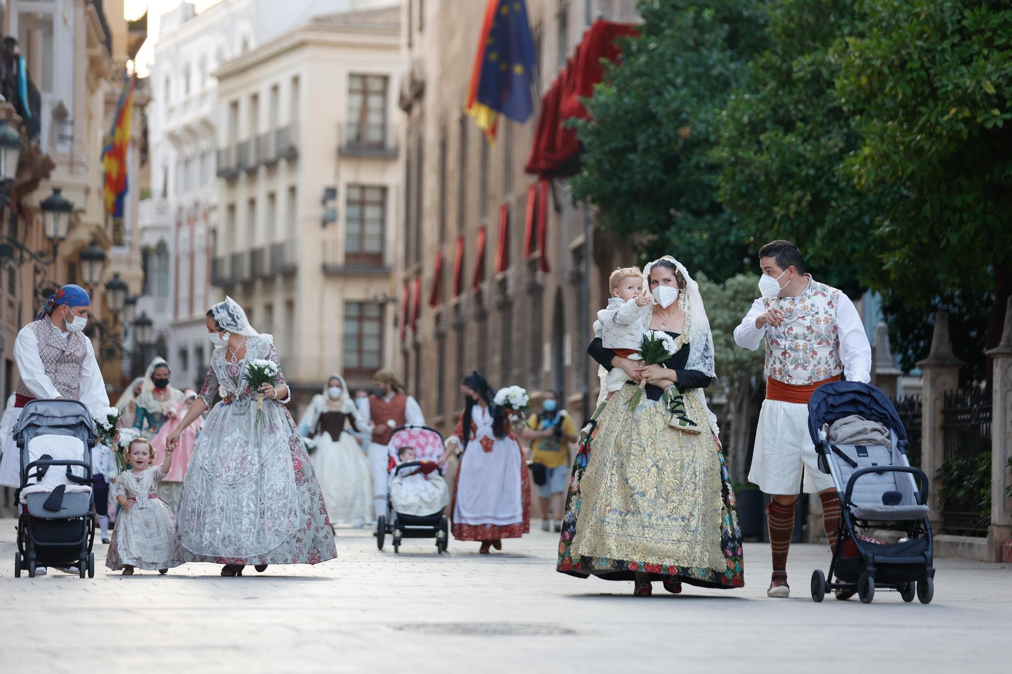 Búscate en el segundo día de Ofrenda por la calle Caballeros (entre las 19.00 y las 20.00 horas)