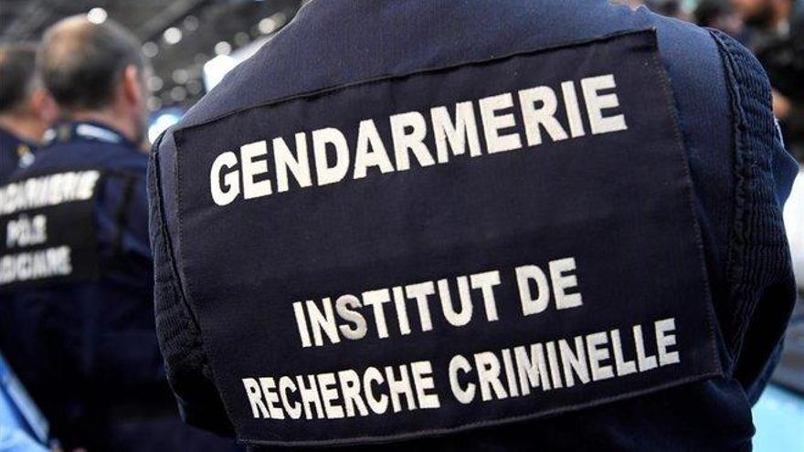 Un gendarme francés neutraliza a un hombre que le hirió en una mano