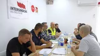 Los sindicatos Stopel (Figueruelas) y STM (Almusafes) reclaman que los coches chinos no lleguen a costa de derechos