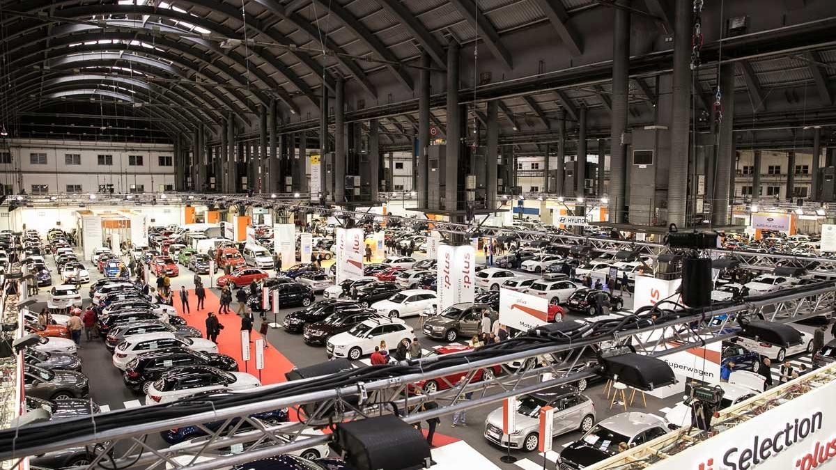 El Salón Ocasión expone más de 3.500 vehículos que por primera vez se podrán consultar 'on line', tanto antes como durante la visita al recinto de Montjuïc