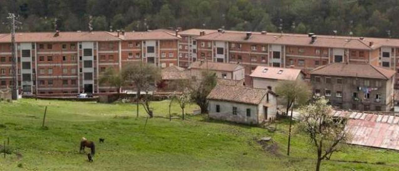 El barrio de La Joécara, en Sama, donde se han vendido buena parte de las viviendas de Hunosa.