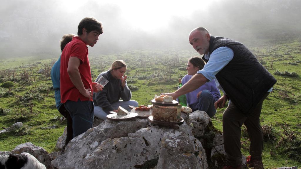 José Andrés con su familia en la docuserie ’José Andrés y su familia en España’ de HBO MAX