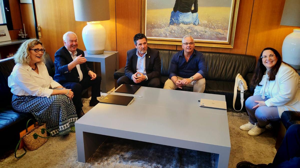 El Ayuntamiento de Calvià y la Asociación Séniors Españoles para la Cooperación Técnica han renovado este miércoles el convenio de colaboración