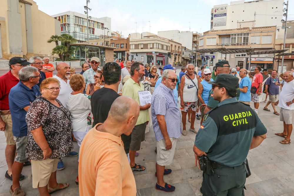 Concentración de protesta en Guardamar.