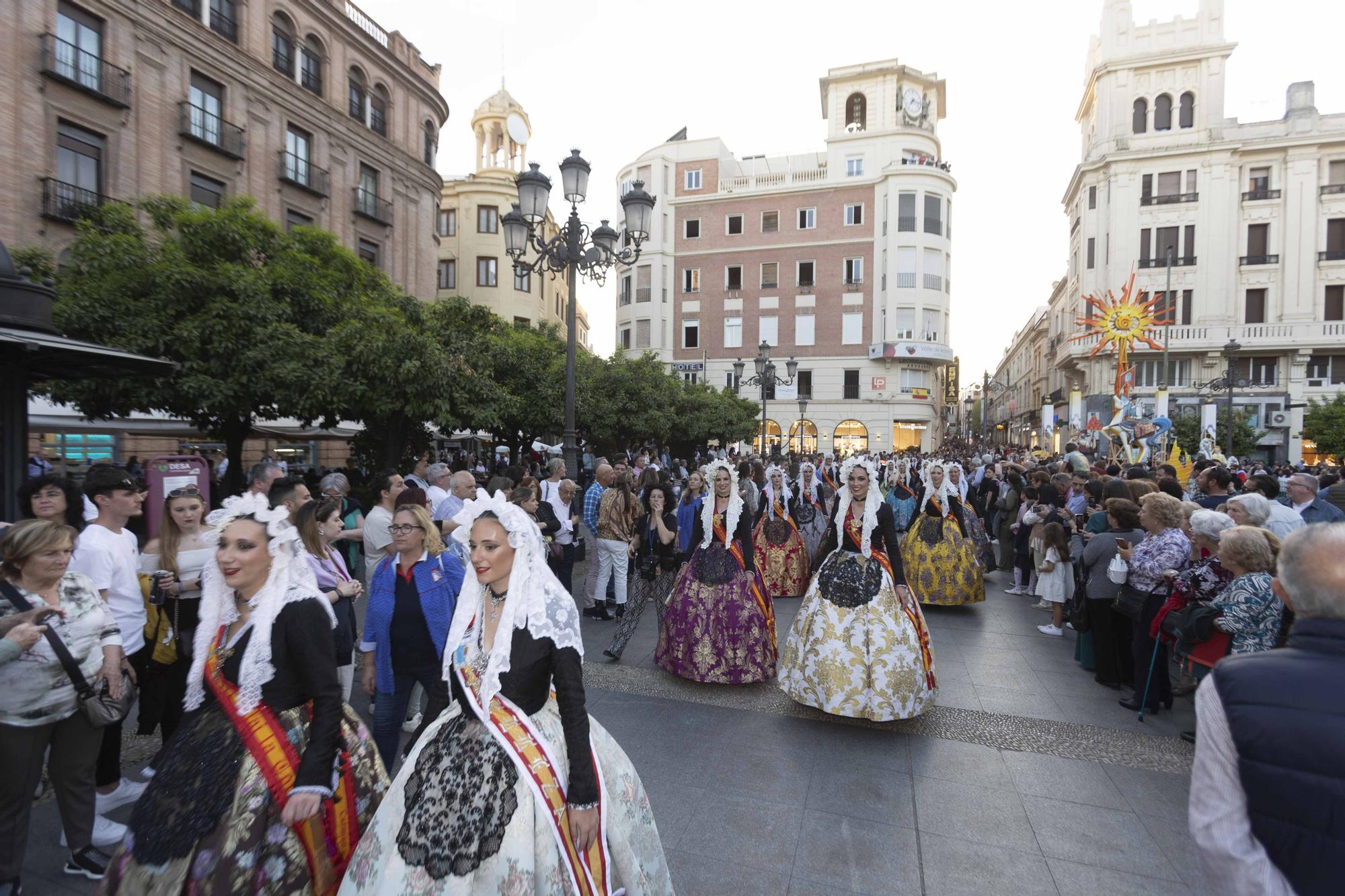 Pasacalles de las bellezas  y cremà Hogueras de Sant Joan en Córdoba