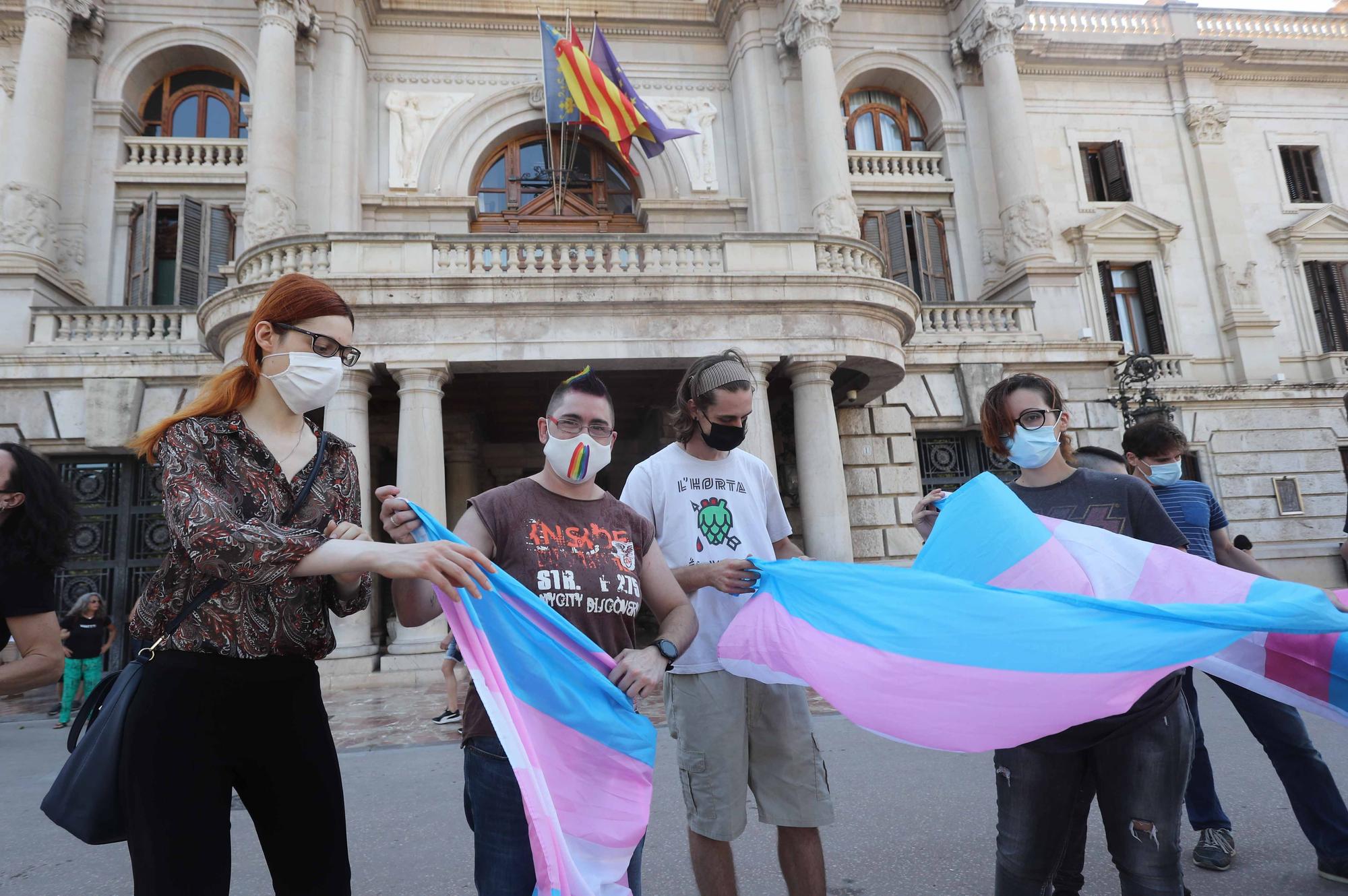 Lamba denuncia en una performance las violencias cotidianas que sufren las personas trans