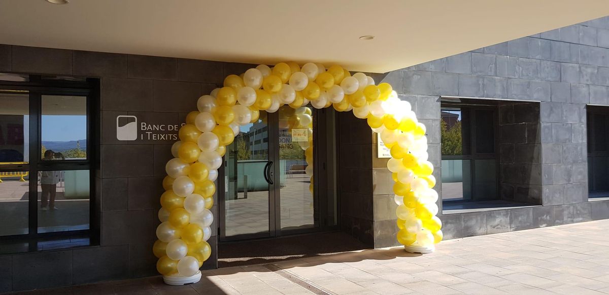 Globus grocs per recordar el color del plasma reben els donants al Banc de Sang de Manresa