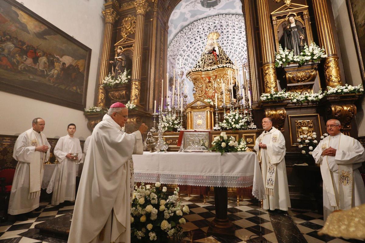 El obispo, en el santuario de la Virgen de los Dolores.