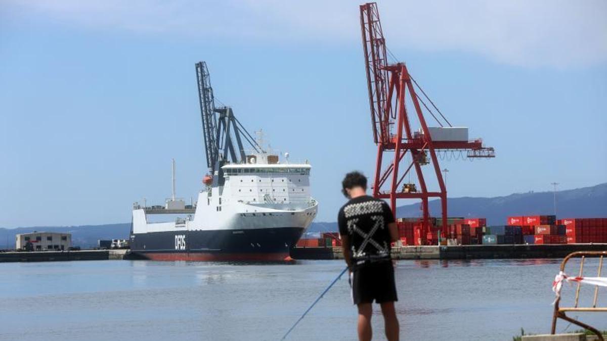 El «Belgia Seaways», atracado en Vilagarcía.