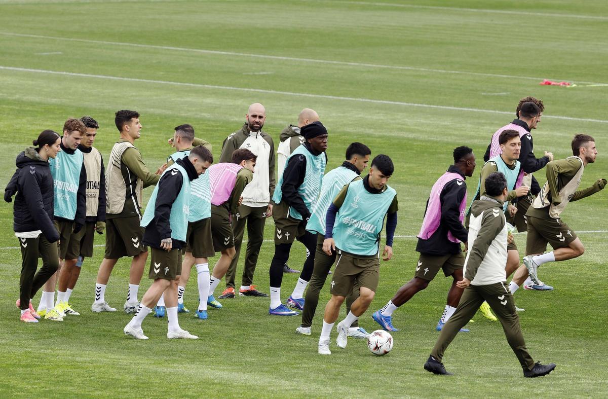 Un momento del entrenamiento de ayer.