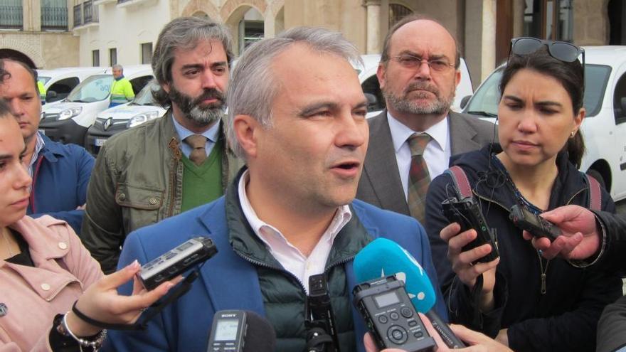 El alcalde de Badajoz afirma que la bajada de impuesto debe esperar a 2018