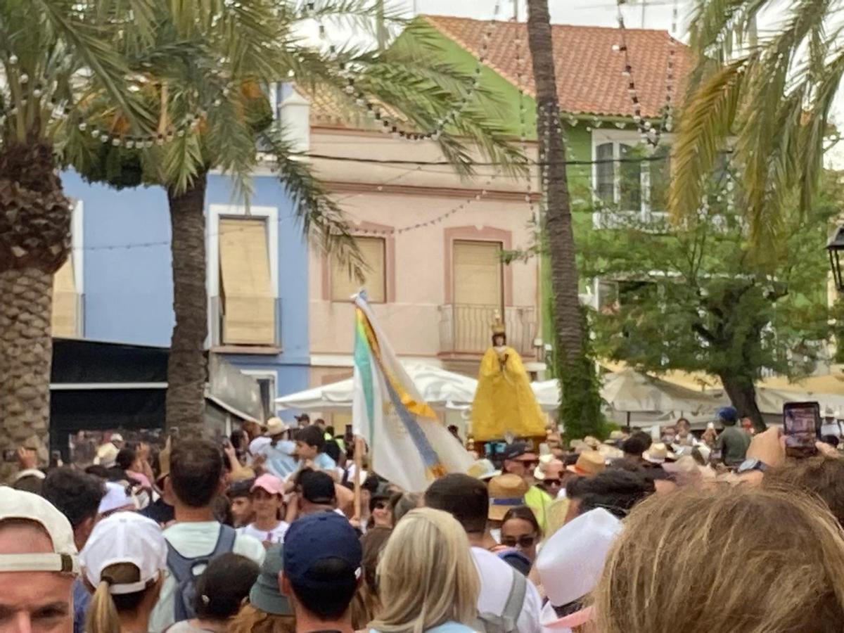Miles de aspenses acompañan a la Virgen de las Nieves en la histórica romería de la Traída desde Hondón de las Nieves
