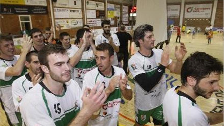 Els jugadors del Bordils celebrant la permanència el passat mes d&#039;abril.