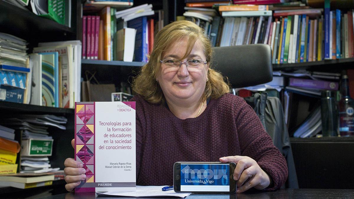 Manuela Raposo en su despacho de Ciencias de la Educación, en la Universidade de Vigo, en Ourense